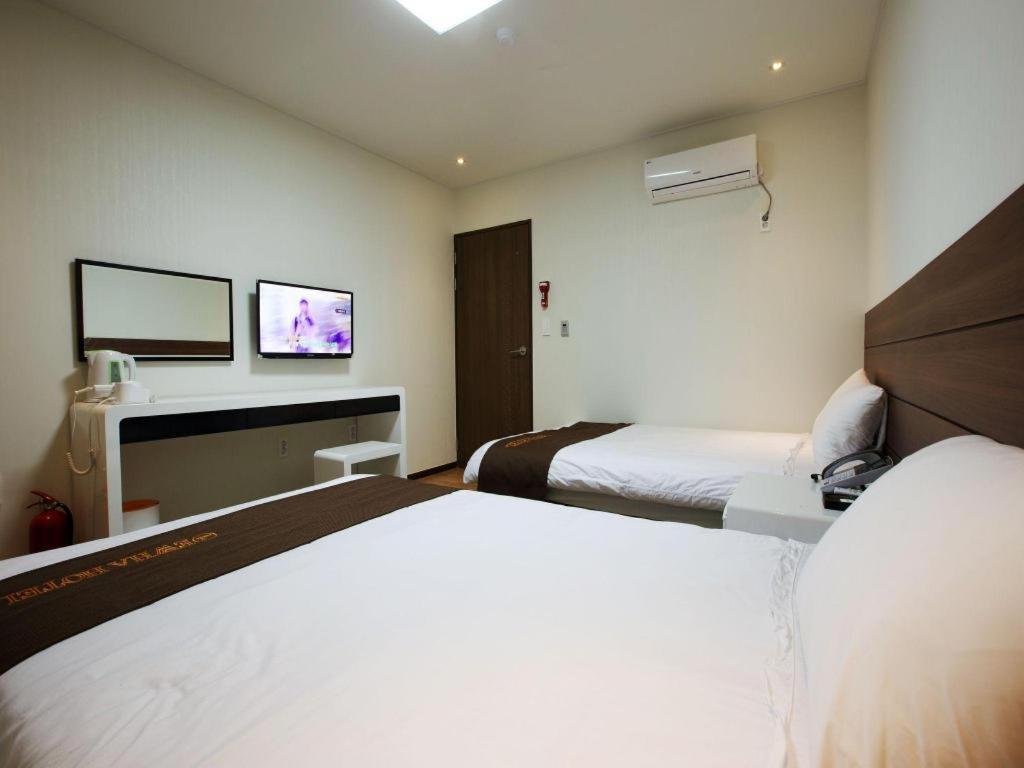 Ewha Hotel Jeju Exteriör bild